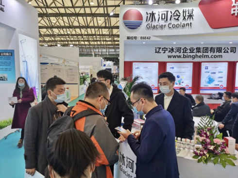 互留聯(lián)系方式，以備會(huì)后深入了解